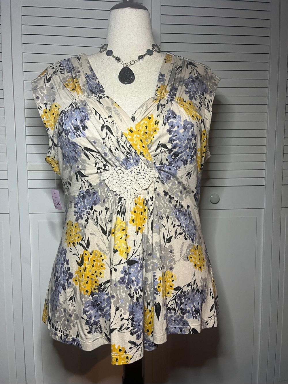 Elle Floral V-Neck Cap Sleeve Tunic in Cream, Yellow & Lavender/Blue